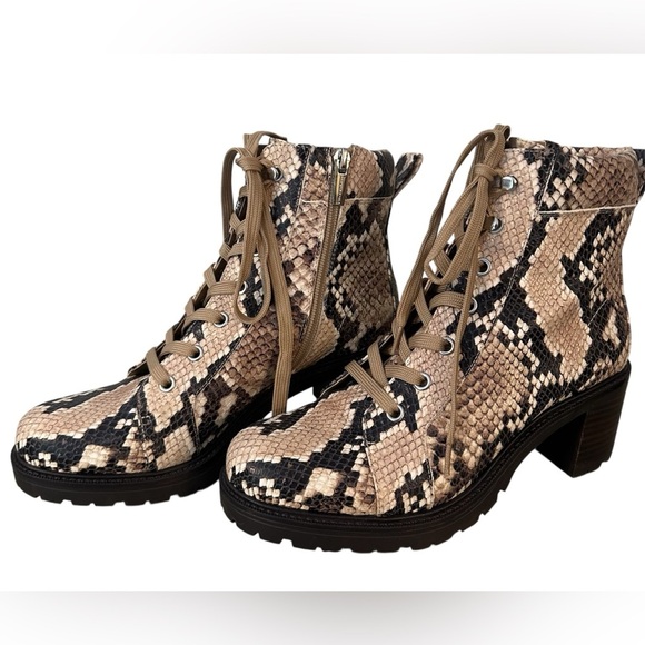 Vince Camuto Women’s Leather Lace-Up Ankle Boots Sz 8- Gaviana-Snakeskin - Picture 1 of 12